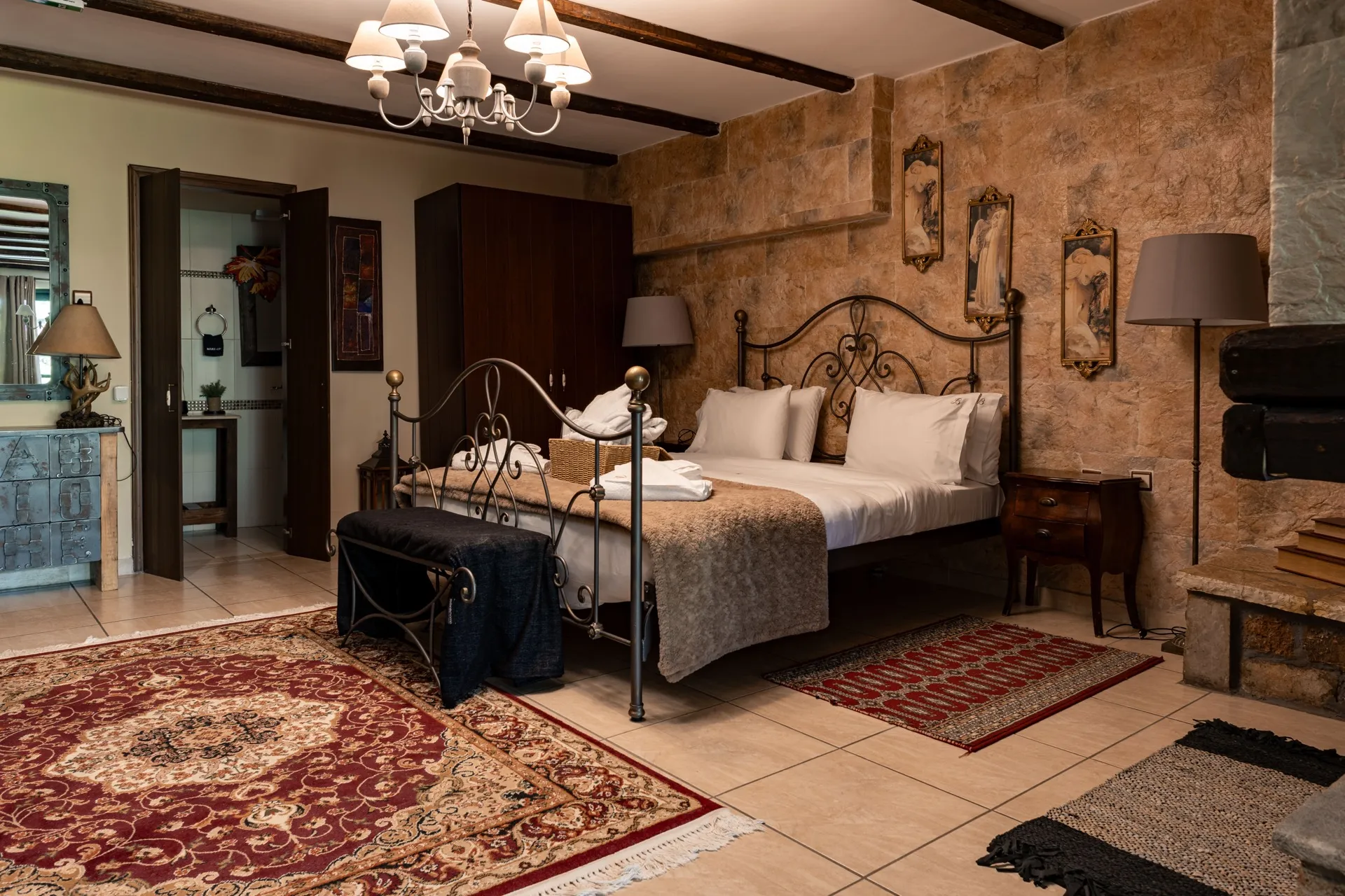 Vathyskia Signature Suite 4