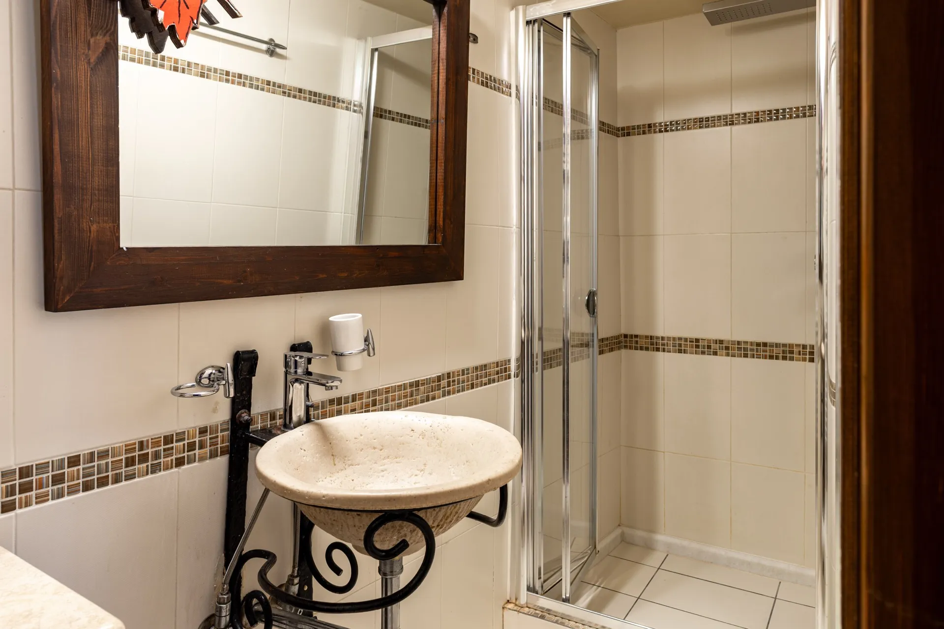 Vathyskia Signature Suite 6