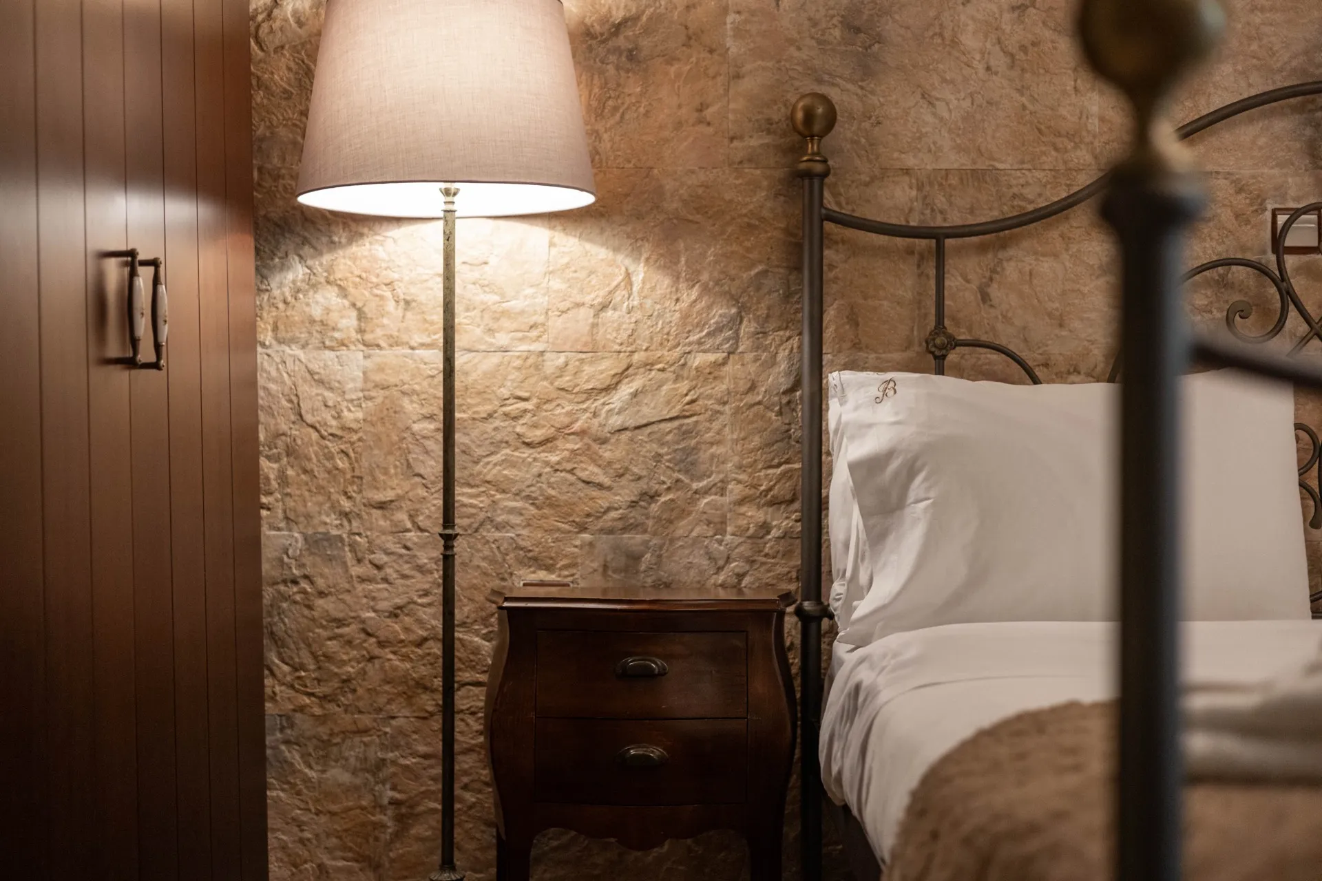 Vathyskia Signature Suite 8